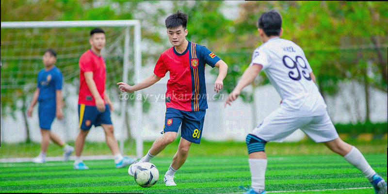 抽象旗帜与数据线结合，代表云开体育的品牌起点